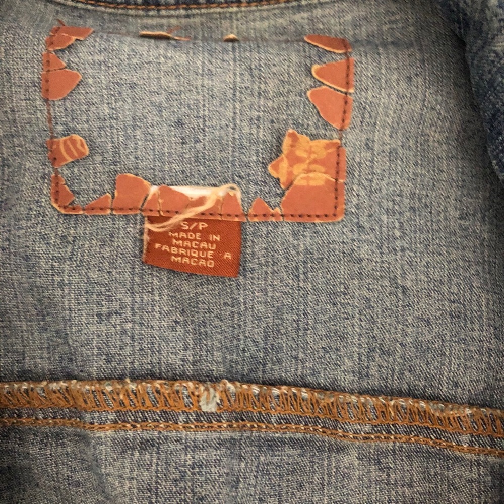 Guess stretch denim jacket in size small - Picture 4 of 4